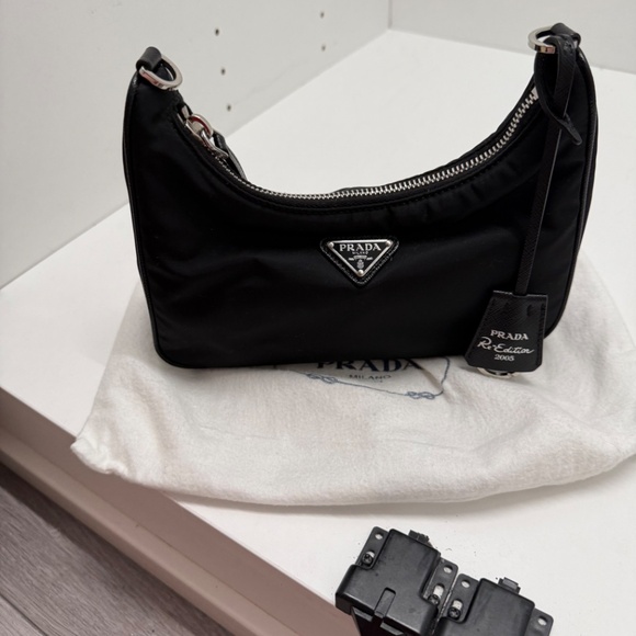 Authentic Prada Re-edition 2005 - Picture 2 of 7